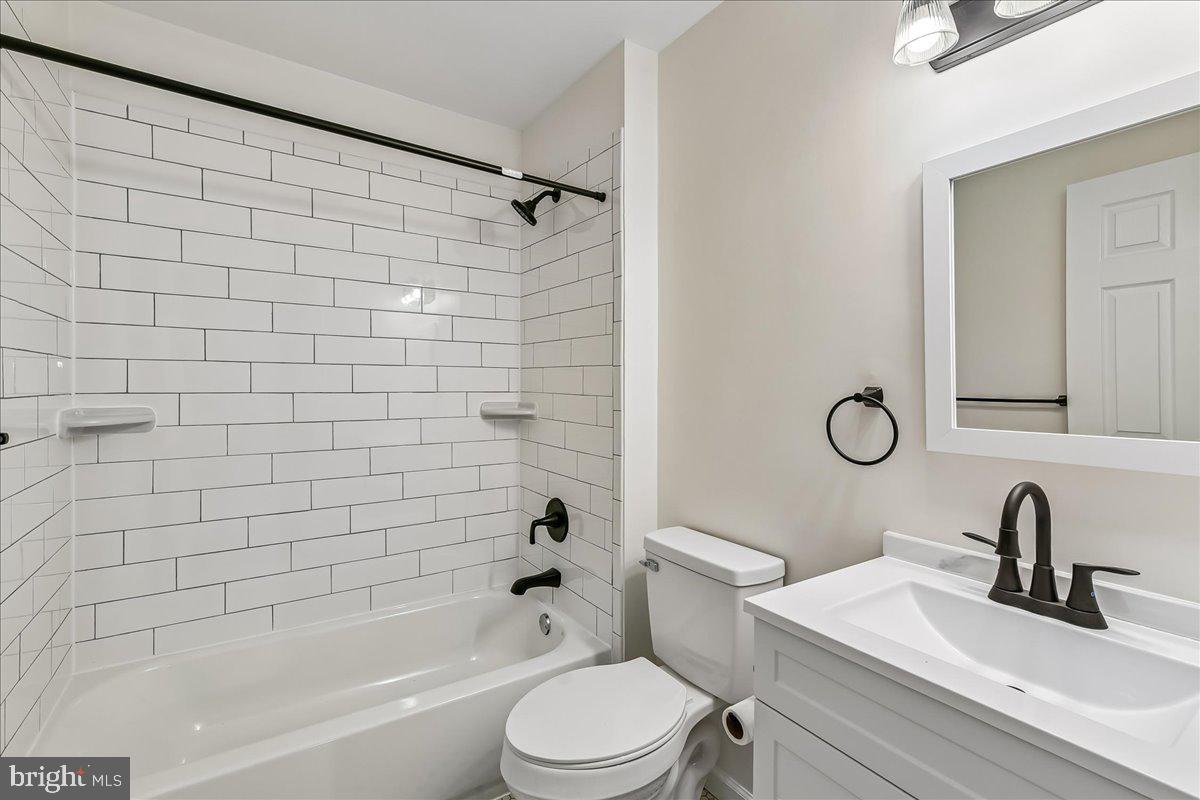 327 Walton Avenue Baltimore, MD 21225 - Photo 11 of 30