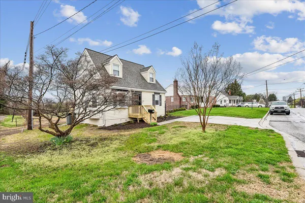 a view of a house with a back yard