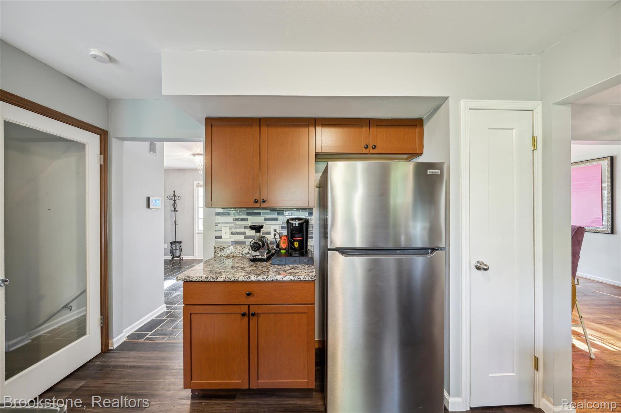 28907 Farmington Road Farmington, MI 48334 - Photo 14 of 49 .