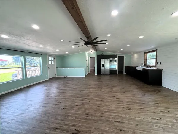 $325,000 | 325 Lakeview Drive, Burlington, KS 66839
