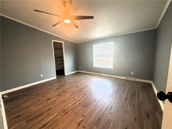 $325,000 | 325 Lakeview Drive, Burlington, KS 66839