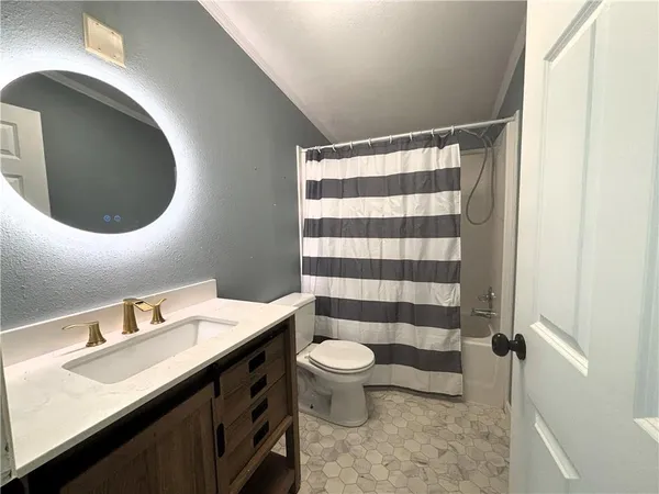 $325,000 | 325 Lakeview Drive, Burlington, KS 66839