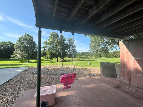 $325,000 | 325 Lakeview Drive, Burlington, KS 66839