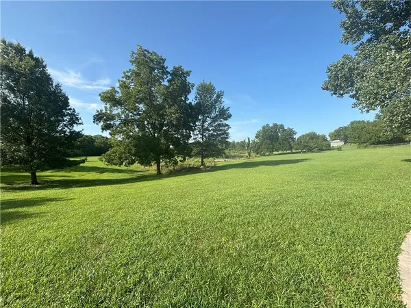 $325,000 | 325 Lakeview Drive, Burlington, KS 66839