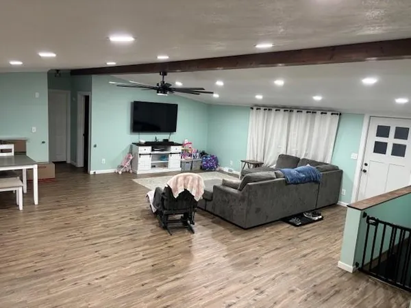 $325,000 | 325 Lakeview Drive, Burlington, KS 66839