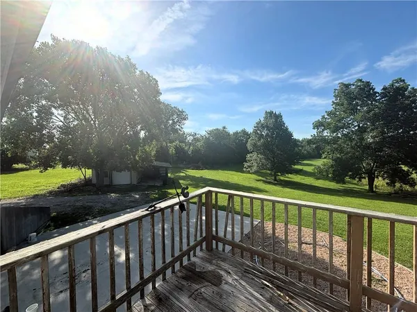 $325,000 | 325 Lakeview Drive, Burlington, KS 66839