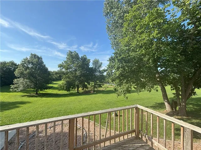 $350,000 | 325 Lakeview Drive, Burlington, KS 66839