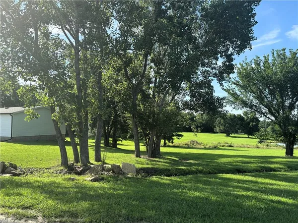 $325,000 | 325 Lakeview Drive, Burlington, KS 66839