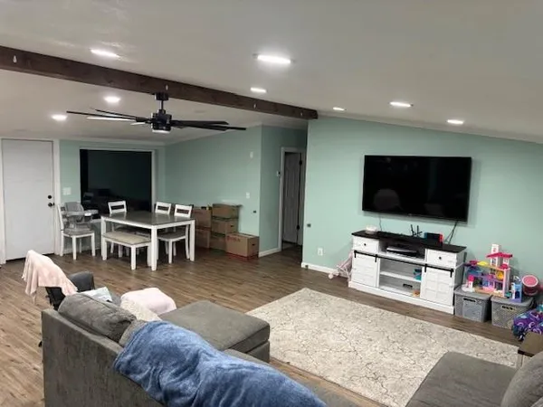 $325,000 | 325 Lakeview Drive, Burlington, KS 66839