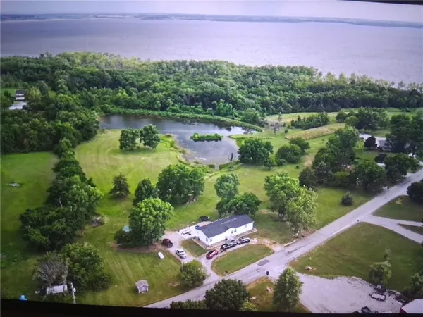 $325,000 | 325 Lakeview Drive, Burlington, KS 66839