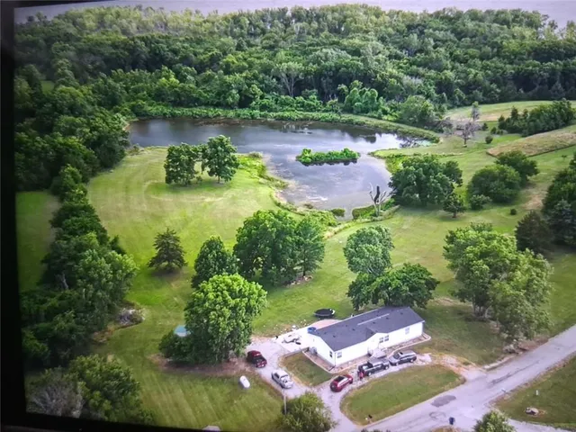 $350,000 | 325 Lakeview Drive, Burlington, KS 66839