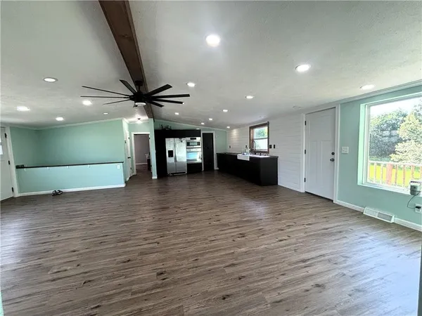 $325,000 | 325 Lakeview Drive, Burlington, KS 66839