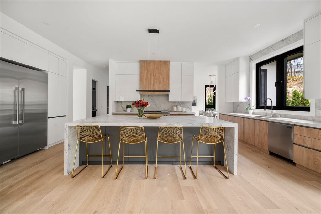 11 Castle Road Lexington, MA 02420 - Photo 5 of 41