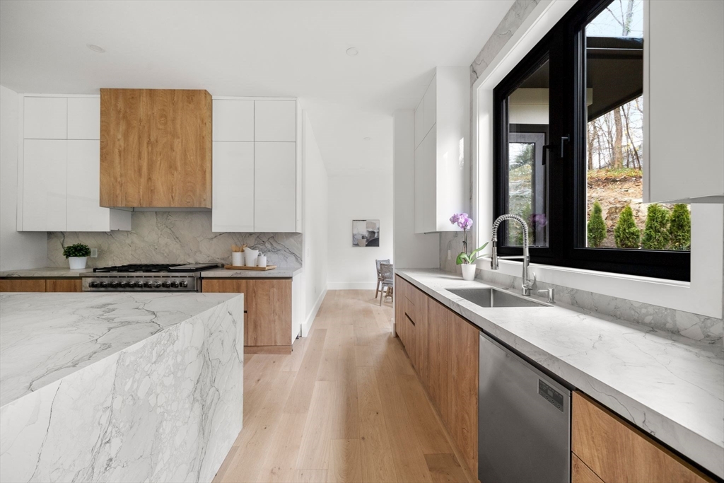 11 Castle Road Lexington, MA 02420 - Photo 6 of 41