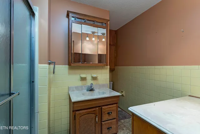 $480,000 | 197 Sadler Lane, Harriman, TN 37748