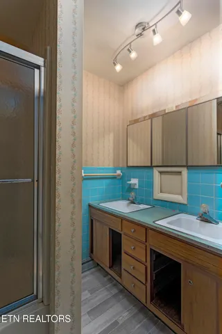 $480,000 | 197 Sadler Lane, Harriman, TN 37748