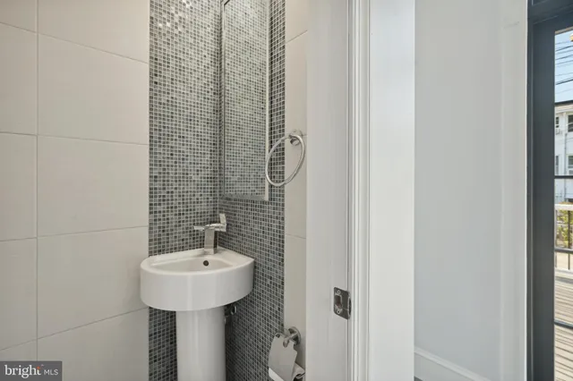 $4,200 | 1452 Spring Road Northwest, Washington, DC 20010