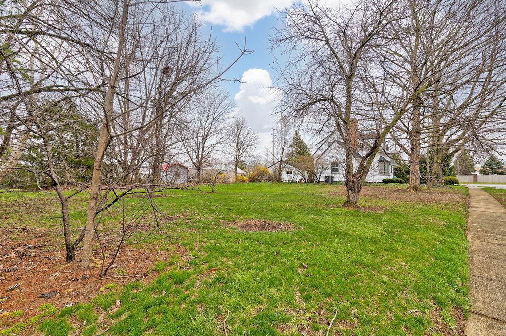 4915 Sawmill Road Columbus, OH 43235 - Photo 31 of 37 Huge additional lot/yard
