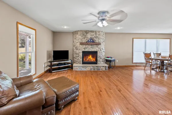 $1,800,000 | 520 Deerfield Road, Walnut Hill, IL 62893