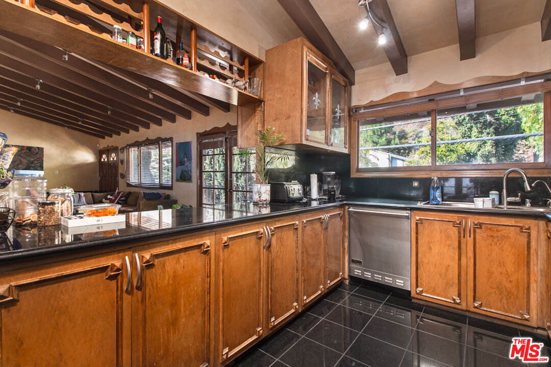 2430 Coldwater Canyon Drive Beverly Hills, CA 90210 - Photo 14 of 26