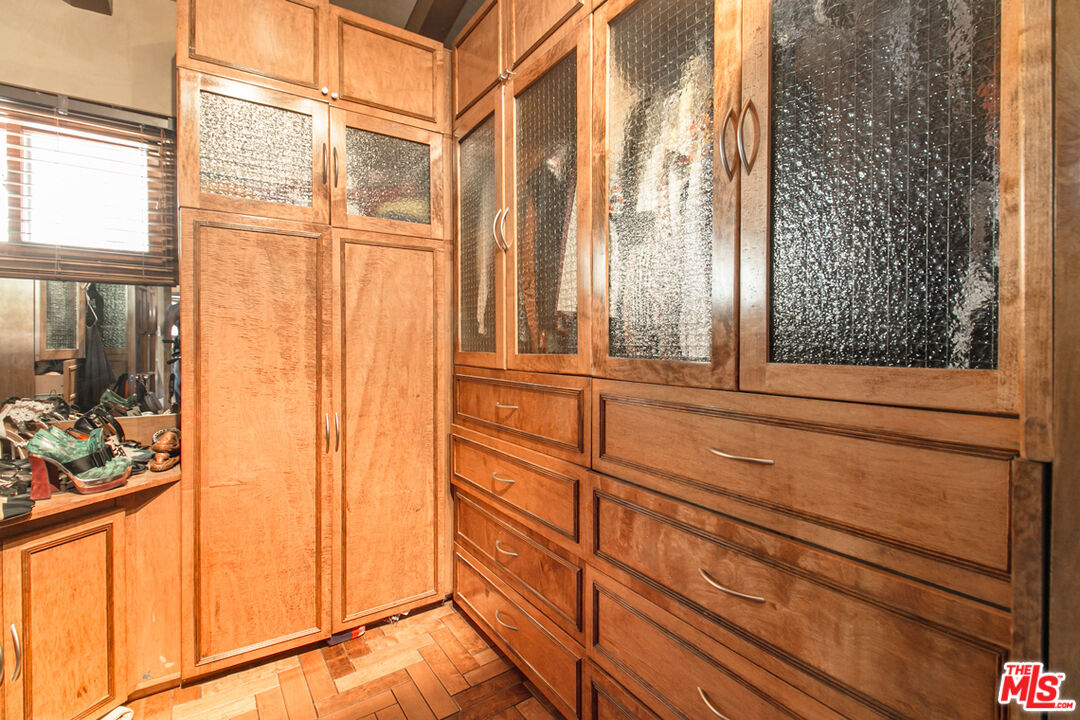 2430 Coldwater Canyon Drive Beverly Hills, CA 90210 - Photo 18 of 26