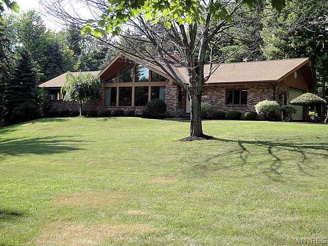 7621 Chestnut Ridge Road Boston, NY 14127 - Photo 1 of 1 Exterior Front