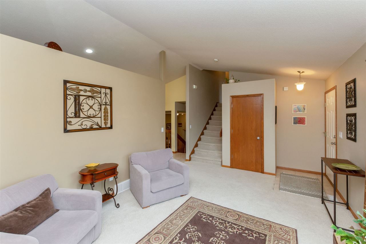 3607 Prairie Creek Road Southwest Cedar Rapids, IA 52404 - Photo 4 of 28 Gallery Image 4