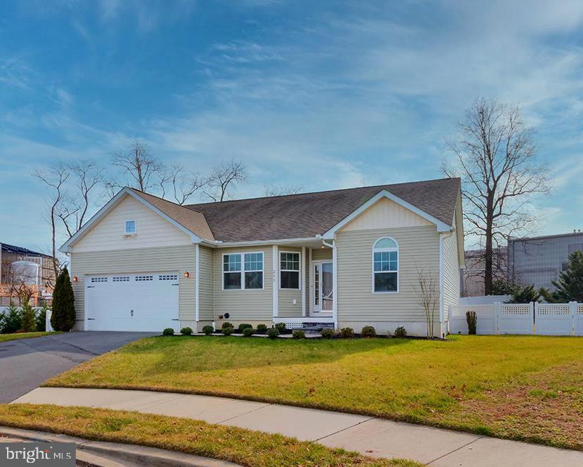 Contemporary home in Chesnut Crossing