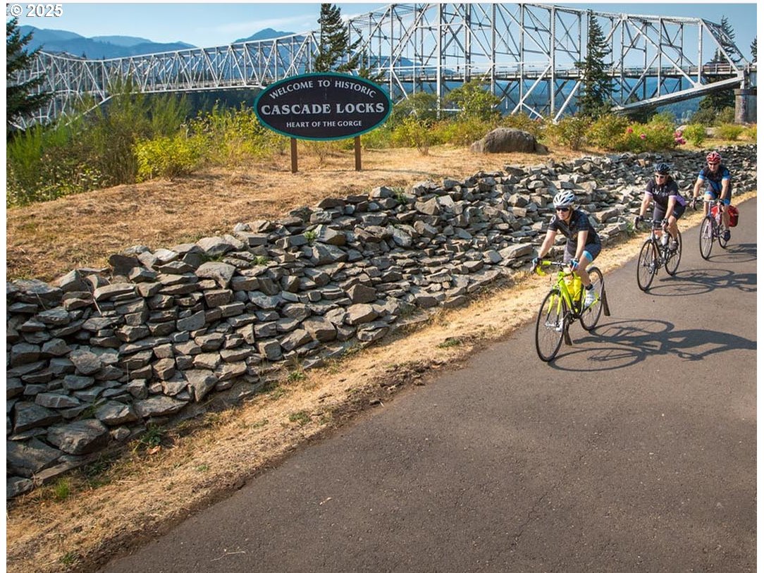 725 Southwest Moody Avenue Cascade Locks, OR 97014 - Photo 5 of 7 a view of a water fountain and a outdoor space