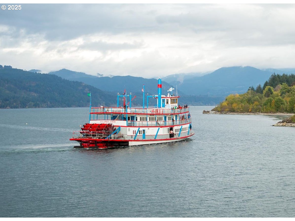 725 Southwest Moody Avenue Cascade Locks, OR 97014 - Photo 7 of 7 a view of lake with mountain