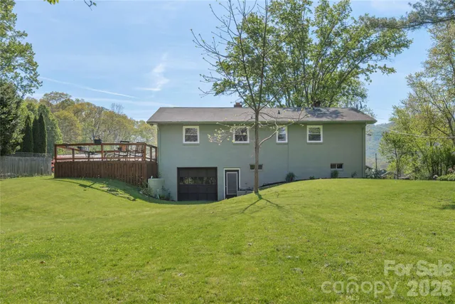 a view of a house with a backyard