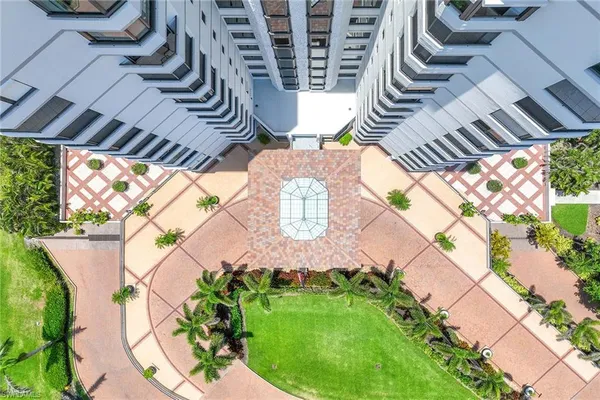 $18,500 | 6075 Pelican Bay Boulevard, Unit 605, Naples, FL 34108
