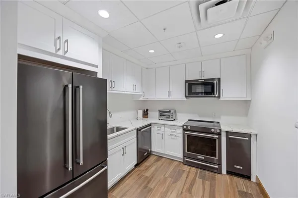 $18,500 | 6075 Pelican Bay Boulevard, Unit 605, Naples, FL 34108