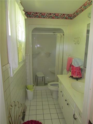 10 Barns Road Leoma, TN 38468 - Photo 13 of 19 a bathroom with a sink a toilet and shower