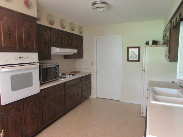 10 Barns Road Leoma, TN 38468 - Photo 4 of 19 a kitchen with stainless steel appliances a stove a sink and a refrigerator