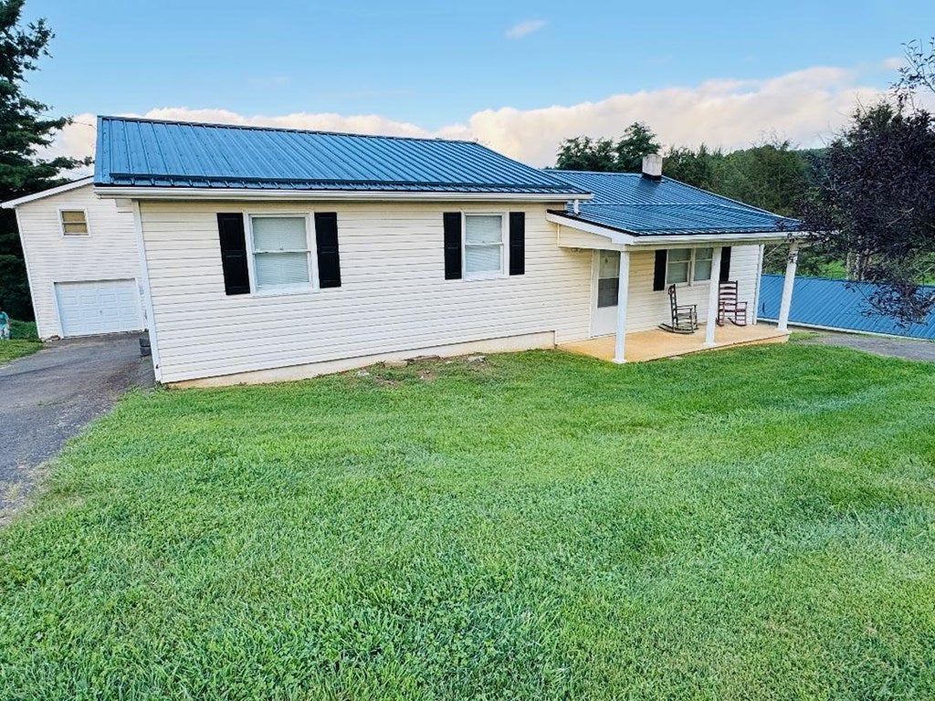 559 Hardscuffle Road Hillsville, VA 24343 - Photo 3 of 28 Gallery Image 3