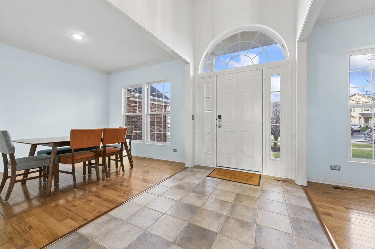 149 Lilac Street Bolingbrook, IL 60490 - Photo 3 of 50 a view of a livingroom with furniture and window