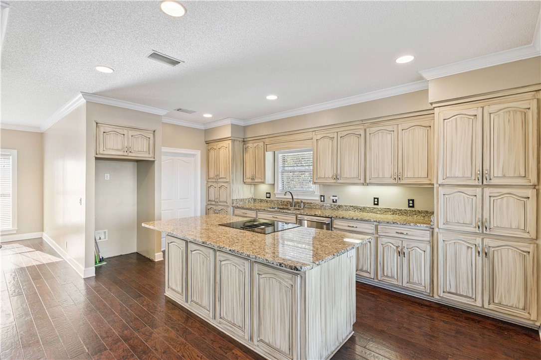 60 Laurel Grove Road Brunswick, GA 31523 - Photo 10 of 53