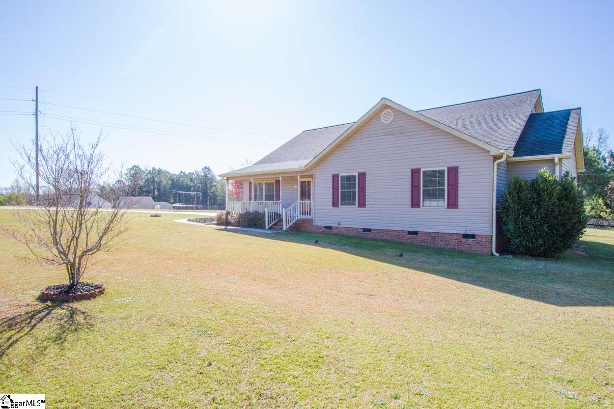 208 Miriam Road Starr, SC 29684 - Photo 2 of 35