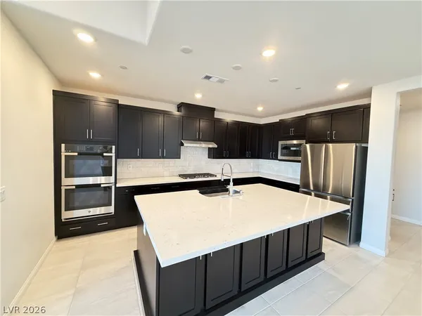 $3,500 | 745 Cloud Crk Street, Henderson, NV 89011