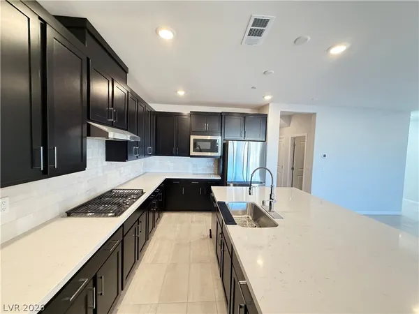 $3,500 | 745 Cloud Crk Street, Henderson, NV 89011