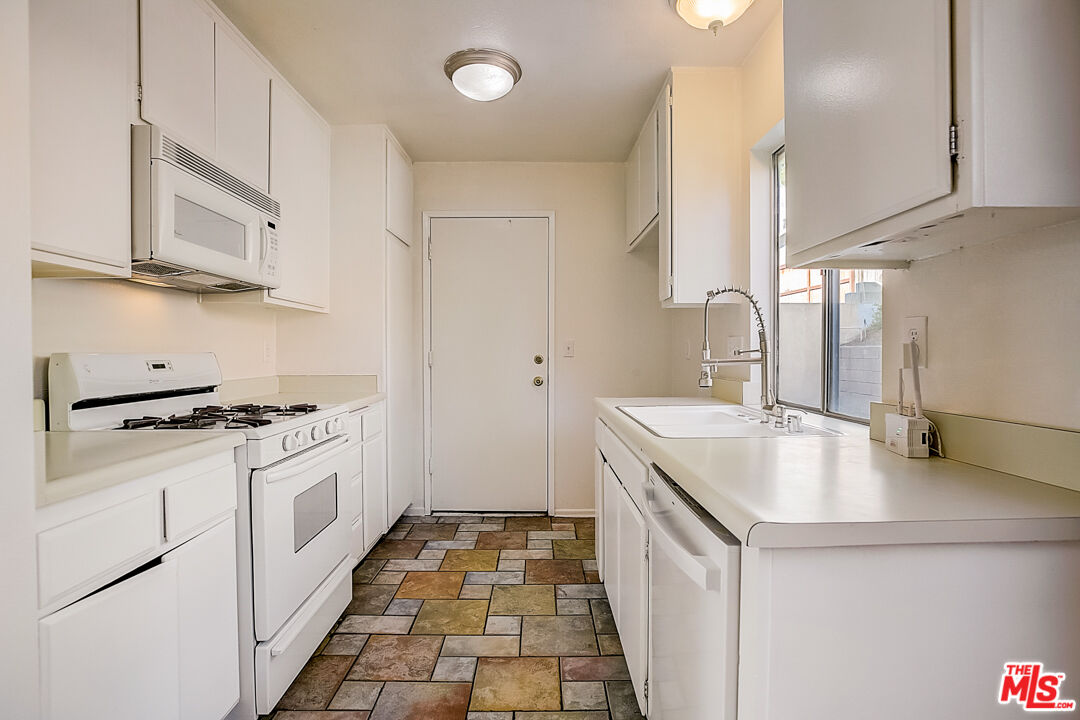 12272 Bellflower Court Rancho Cucamonga, CA 91739 - Photo 2 of 32