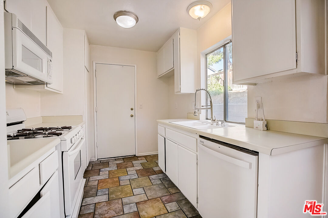 12272 Bellflower Court Rancho Cucamonga, CA 91739 - Photo 17 of 32