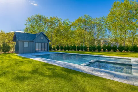 $4,650,000 | 23 Fairway Drive, East Hampton, NY 11937