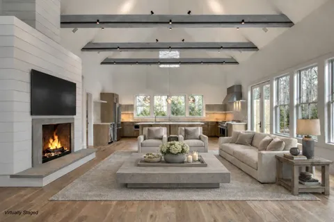 $4,650,000 | 23 Fairway Drive, East Hampton, NY 11937