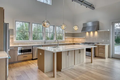 $4,650,000 | 23 Fairway Drive, East Hampton, NY 11937