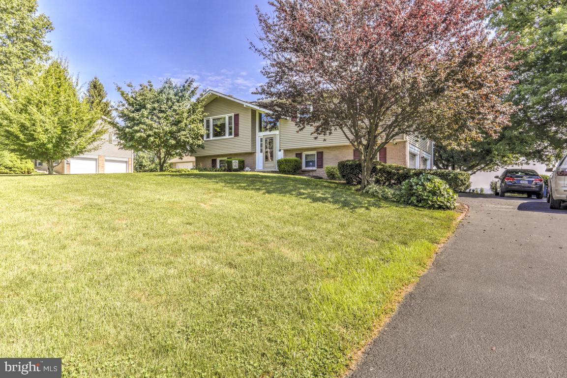 639 Lincoln Road Lititz, PA 17543 - Photo 2 of 34