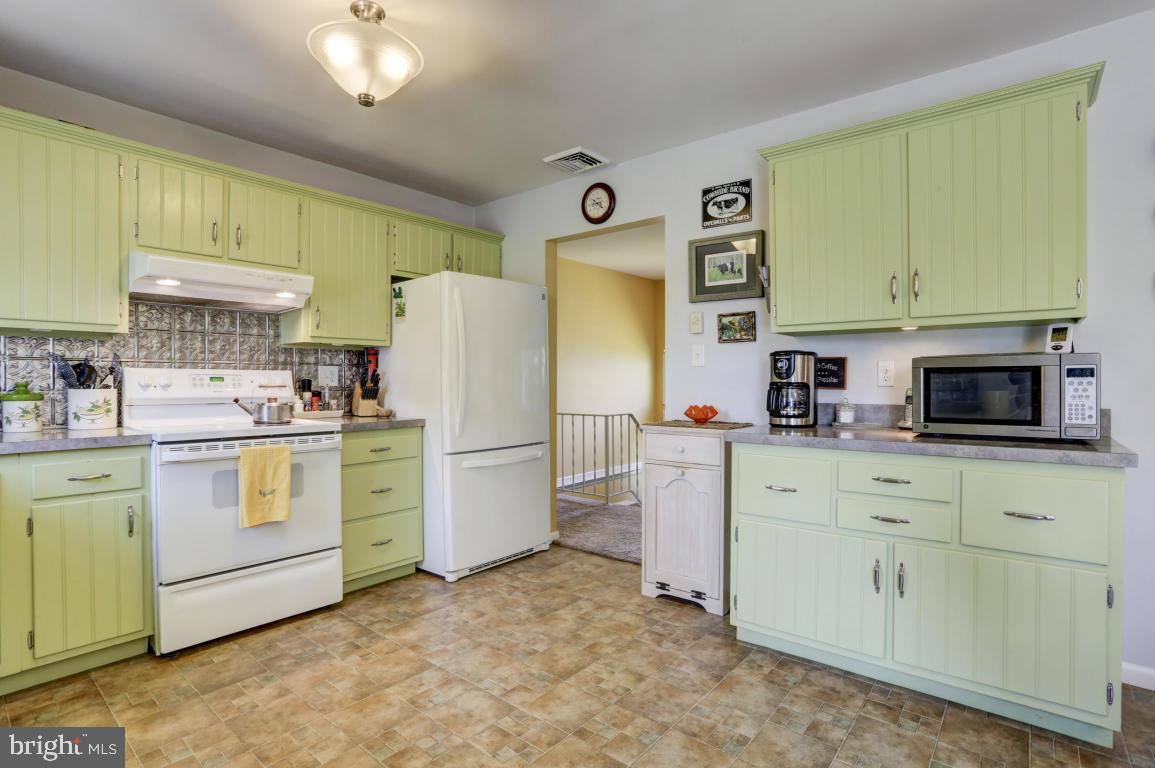 639 Lincoln Road Lititz, PA 17543 - Photo 12 of 34