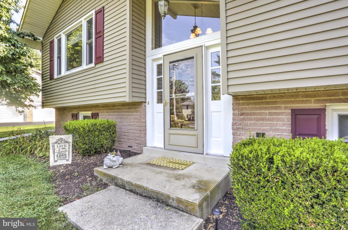 639 Lincoln Road Lititz, PA 17543 - Photo 3 of 34
