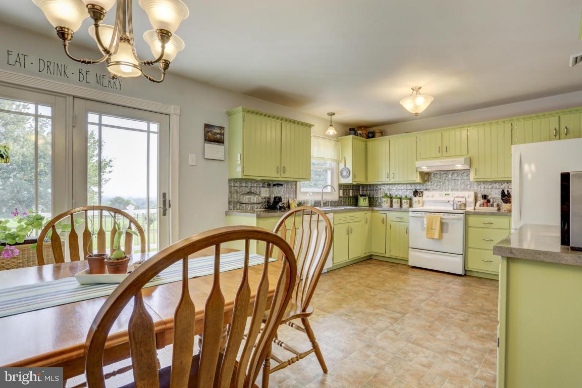 639 Lincoln Road Lititz, PA 17543 - Photo 8 of 34